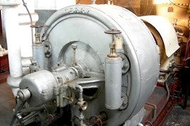 Паровая турбина (photo by Joe Mabel / CC BY-SA (http://creativecommons.org/licenses/by-sa/3.0/) / commons.wikimedia.org)
